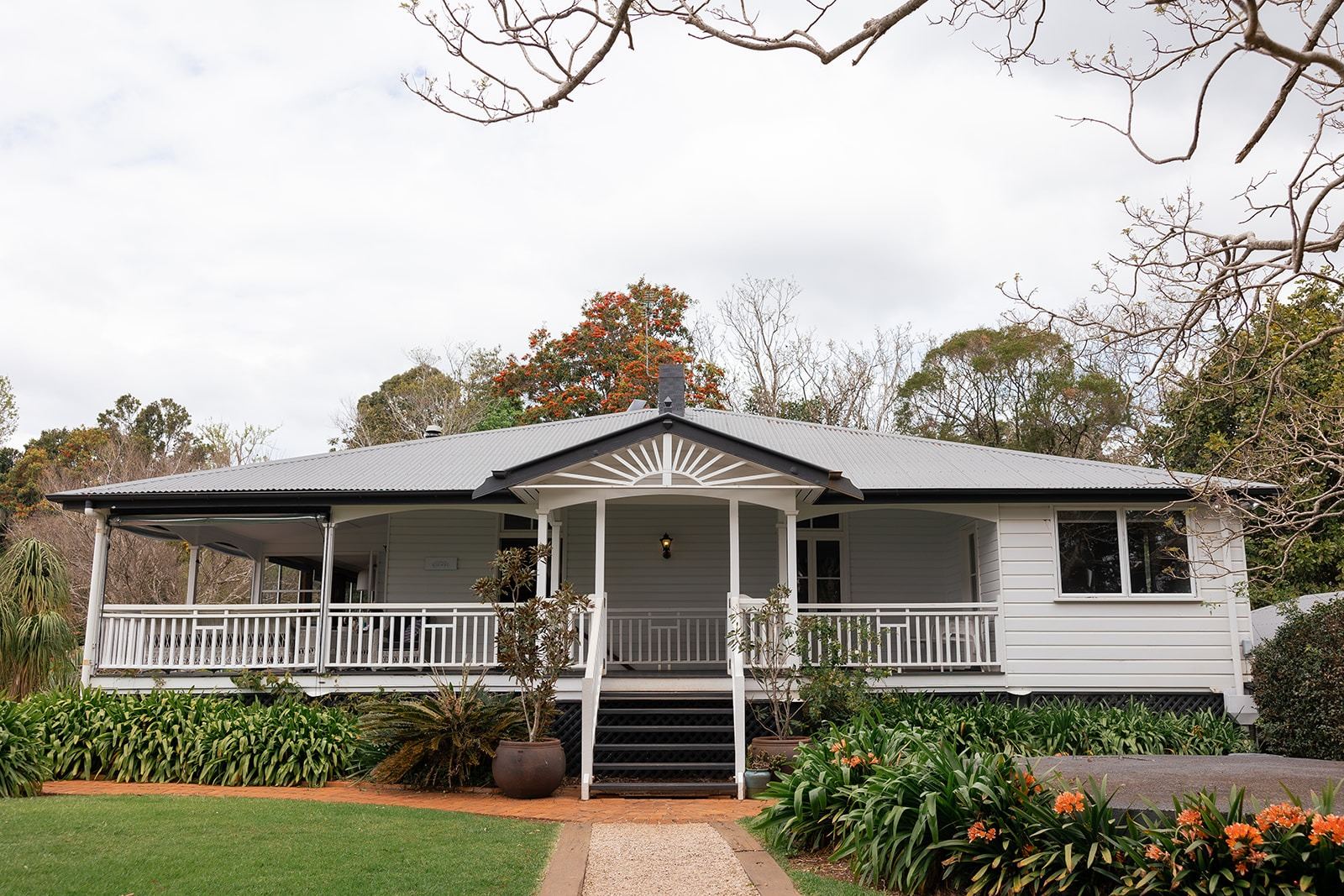 The full front of Rosewood Homestead